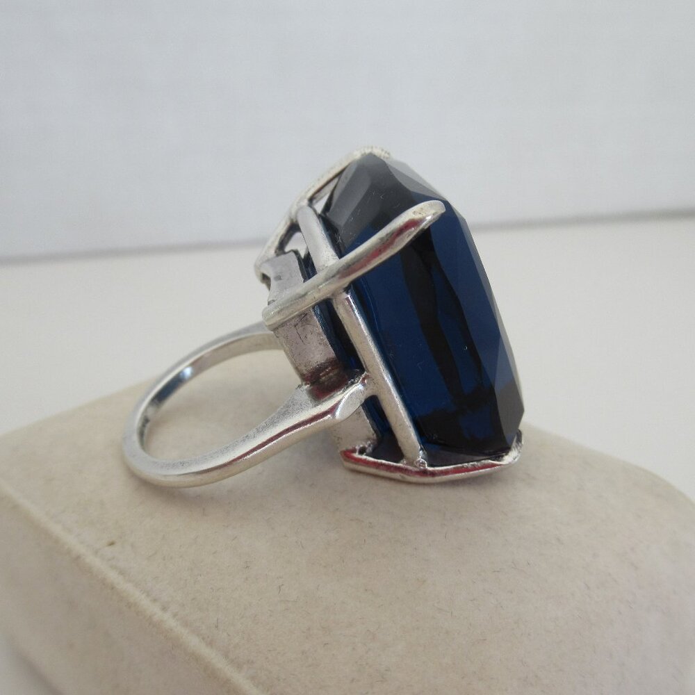 Vintage Sterling Silver Large Blue Treated Stone 16 carat Size 7 Cocktail Ring - Picture 4 of 12